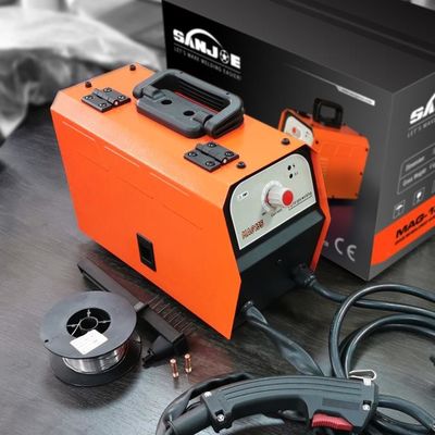 Soldadora sin gas MAG Mini 100A Máquina de soldadura de alambre con núcleo de flujo MAG135 Control de una perilla